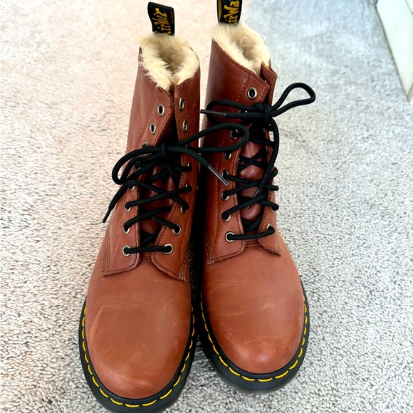 Dr Marten Brown leather combat boot size 8 - Picture 2 of 4